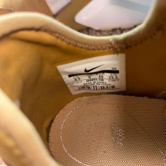 Nike Air Beige Athletic Shoes size 8.5 - Picture 8 of 9